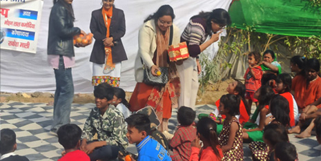 Food distribution on 26th January by Sourya Sanstha at Gurjar Ki Thadi, Jaipur